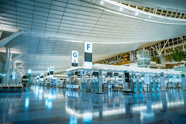 新宿から羽田空港、階段のない乗り換えで行くには？